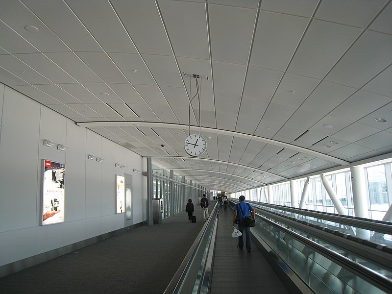 File:Pearson International walkway.JPG