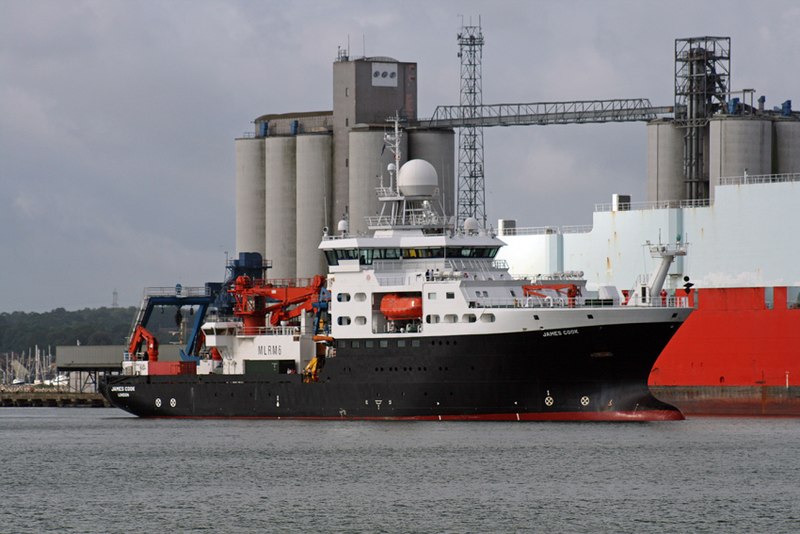 File:RRS James Cook 1.jpg