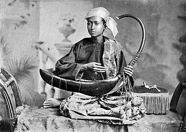 A saung musician in 1900.