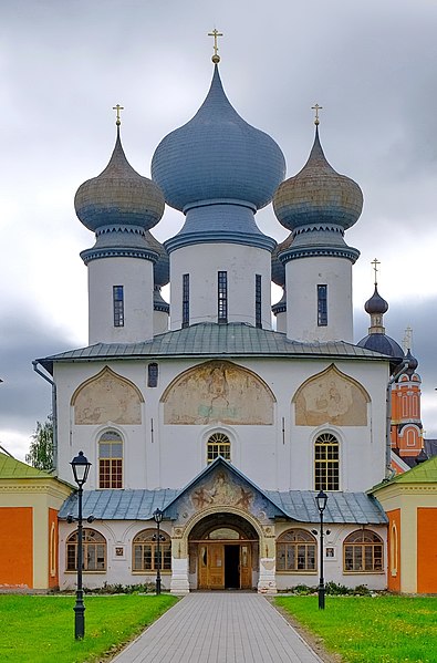 Файл:Tikhvin Cathedral.jpg