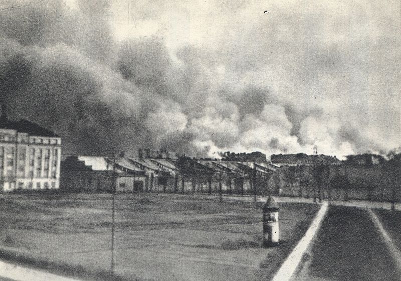 File:Warsaw Ghetto in flames.jpg