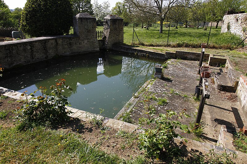 File:72292 saint-jean-des-echelles lavoir.jpg