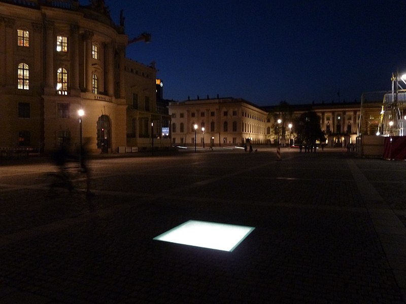 File:Bebelplatz at night.jpg