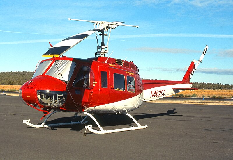 File:Bell UH-1H - N462CC.jpg