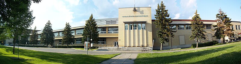 File:College Ahuntsic 2.jpg