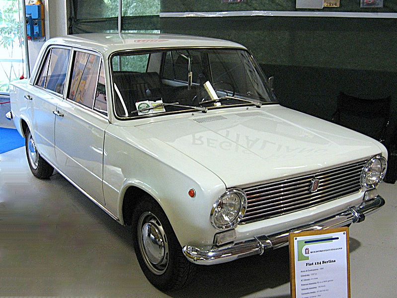 Archivo:Fiat 124-Sedan Front-view.JPG