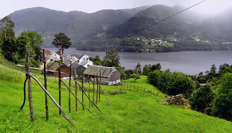 File:Havråtunet i Sørfjorden.jpg