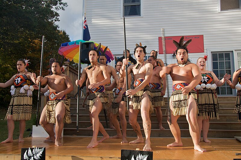 Файл:Maori dancers.jpg