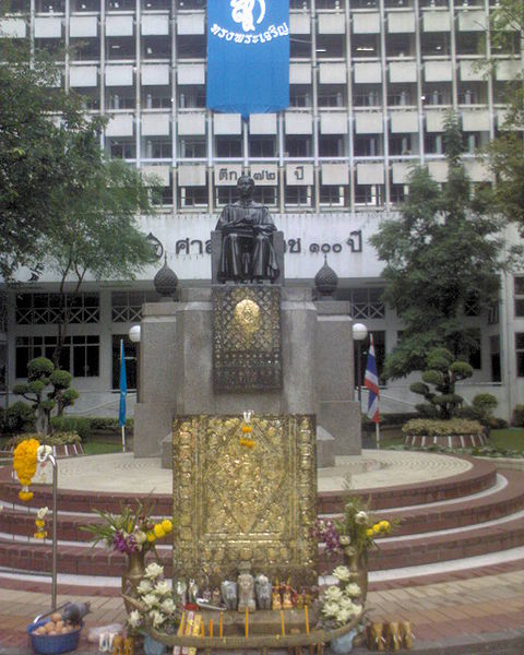 File:Statue of Mahidol Adulyadej.JPG