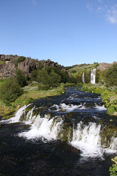 Файл:Gjáin-river 2015-07-19.JPG