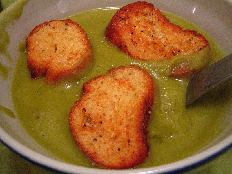 Файл:Large croutons in soup.jpg