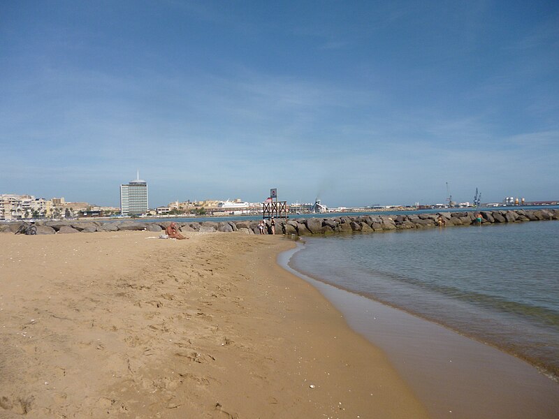 Archivo:Playa del Hipódromo, Melilla.jpg