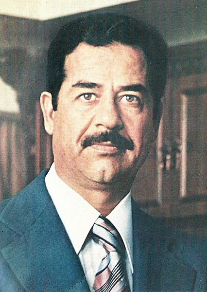 Archivo:Saddam Hussein 1979.jpg