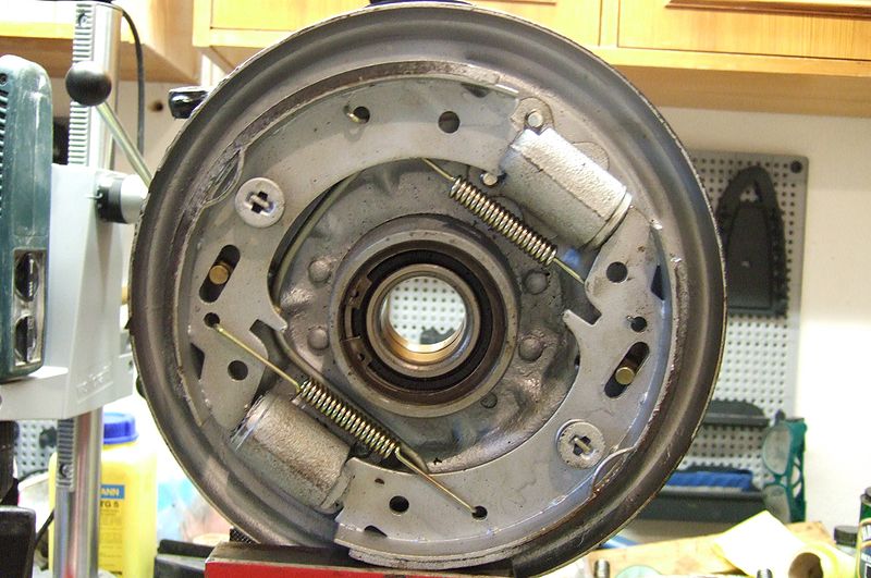 Файл:Trabant 601 duplex brake.jpg