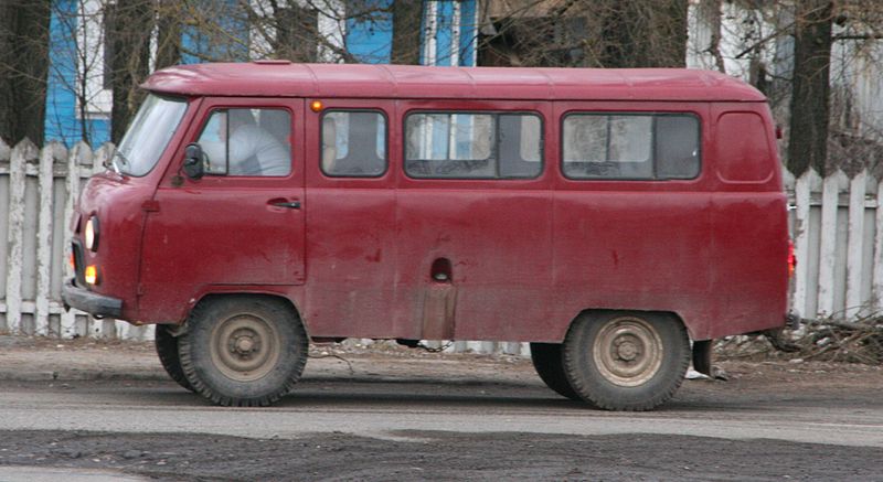 Файл:UAZ-red-minibus.jpg