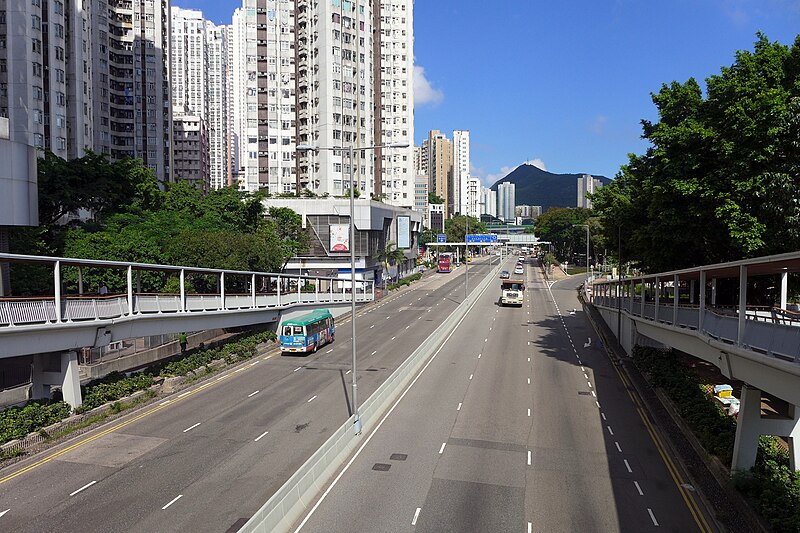 File:Aberdeen Praya Road 201508.jpg