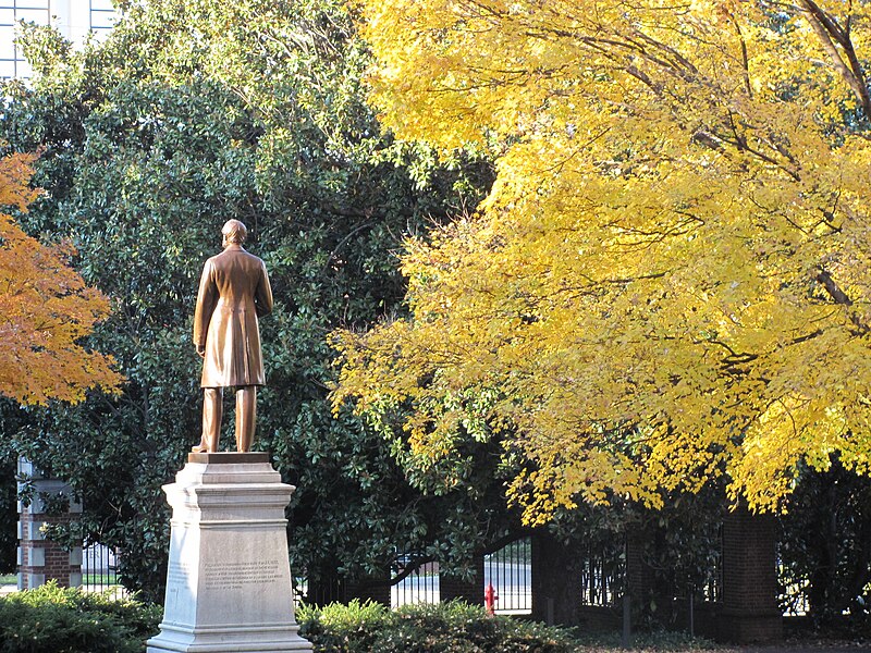 File:CorneliusVanderbiltStatue.JPG