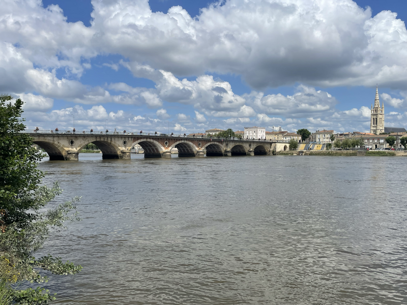 Archivo:Libourne Pont Clocher.png