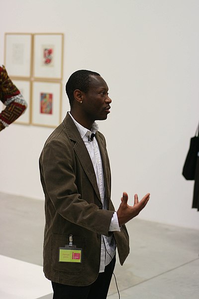 Archivo:Olu Oguibe.jpg