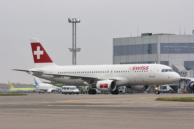 Файл:SwissAir Airbus A320-214.jpg