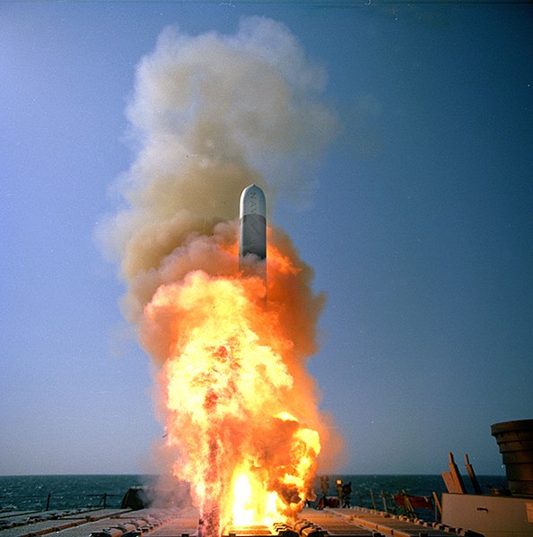 Archivo:USN Tactical Tomahawk launch.jpg