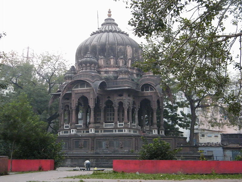 File:Chhatri Indore.JPG