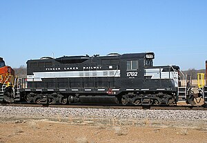 GP9 № 1702 дороги Finger Lakes Railway с низким передним капотом