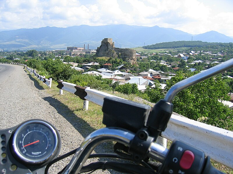 Файл:Fortress in Surami.jpg