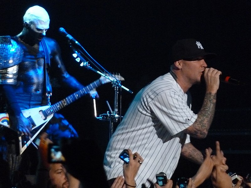 File:Limp Bizkit 2011 Chile.jpg