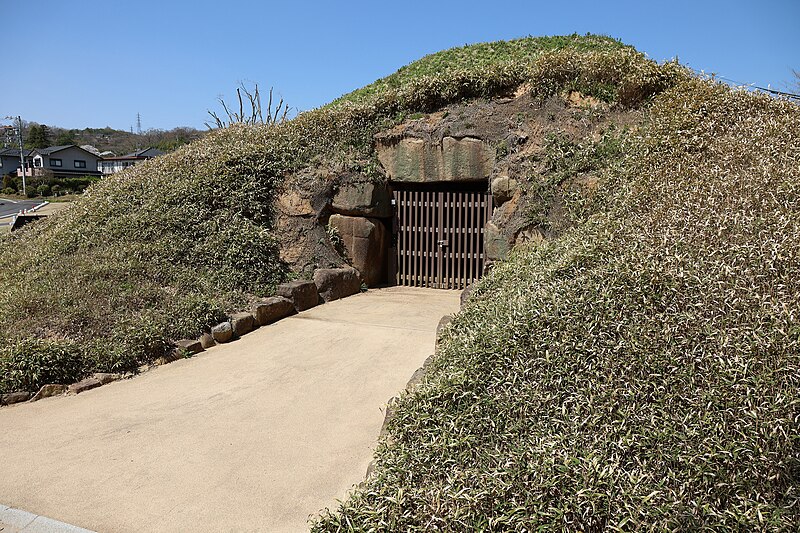 File:Otozuka Kofun Door.jpg