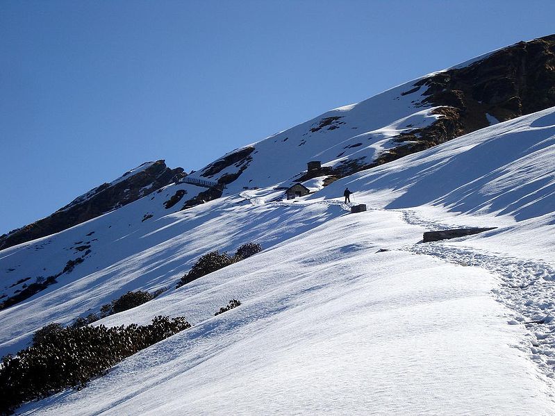 File:Trek to Tungnath.jpg