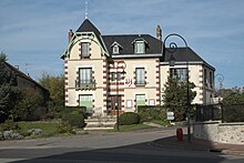 Arnouville-lès-Mantes Mairie 702.jpg