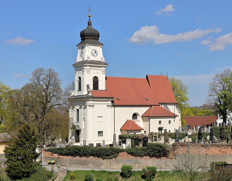 File:Bisamberg - Kirche (2).JPG