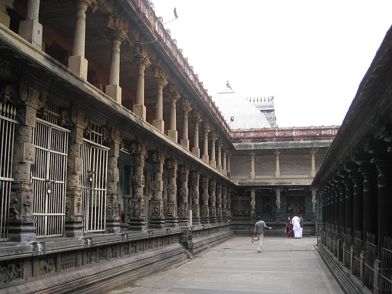 File:Courtyard, Nataraja Temple, Chidambaram.jpg