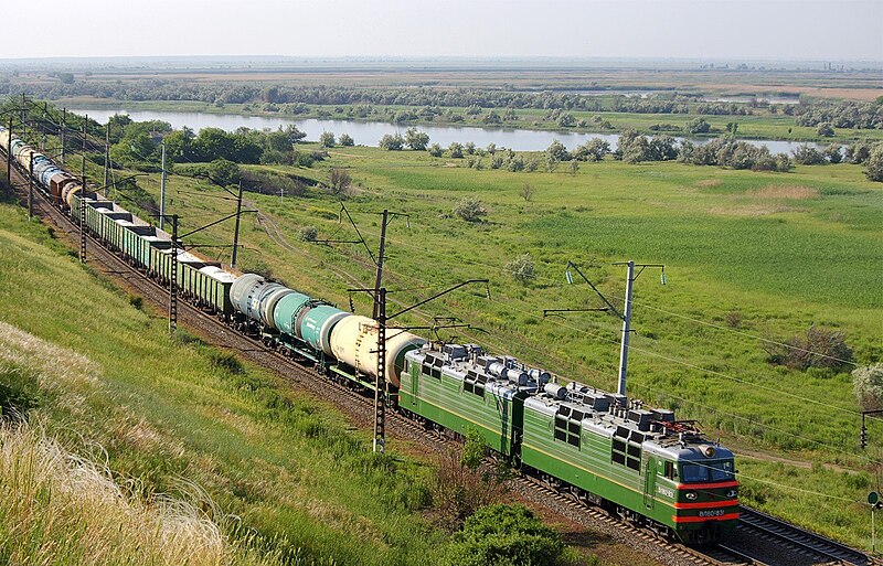 File:Electric locomotive VL80T-831.jpg