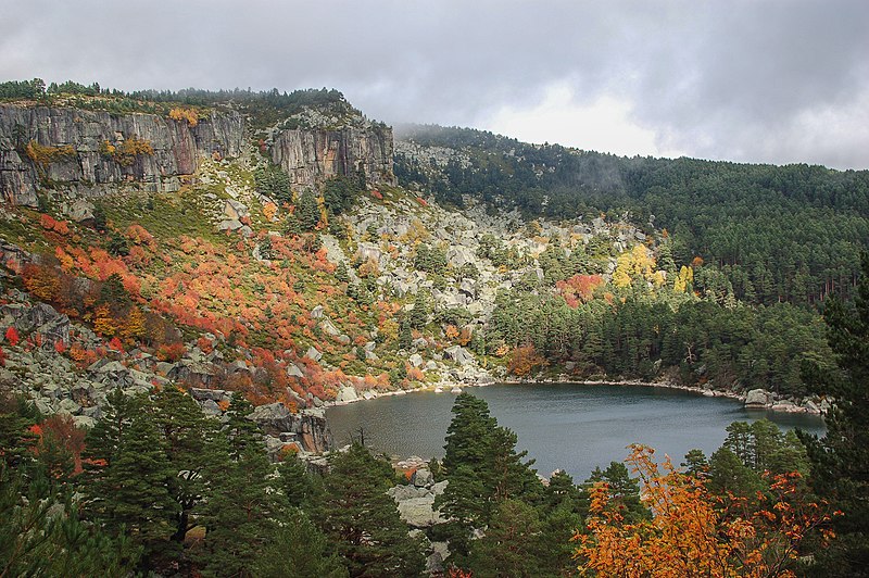 File:Laguna Negra Sierra Urbion.jpg