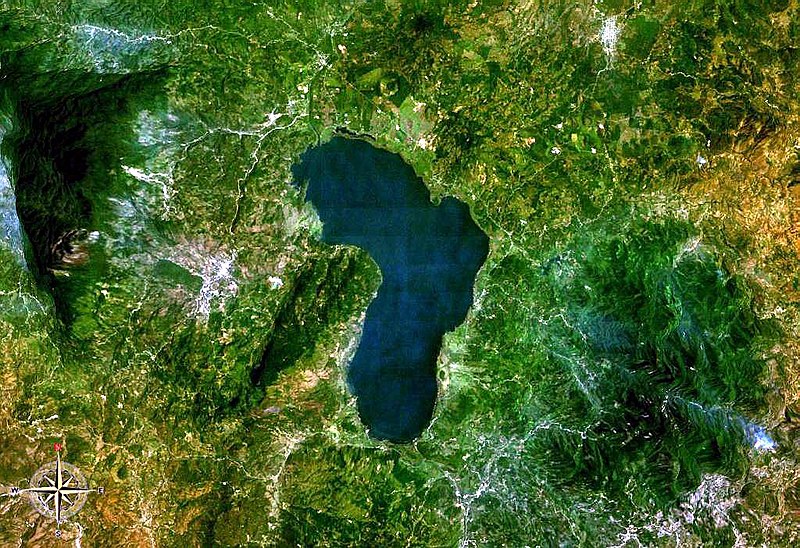 Archivo:Lake Yojoa NASA.jpg