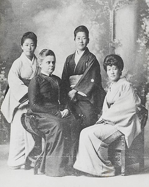 File:Sutematsu, Alice, Ukeko, Shigeko.jpg