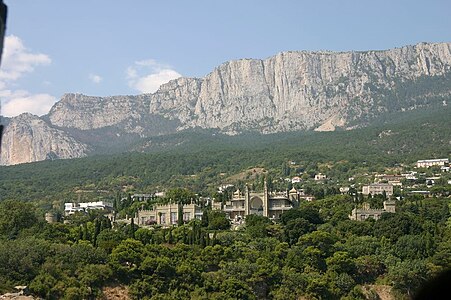 Алупка, Воронцовский дворец и Крымские горы с моря