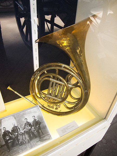 File:French horn Berlin.jpg