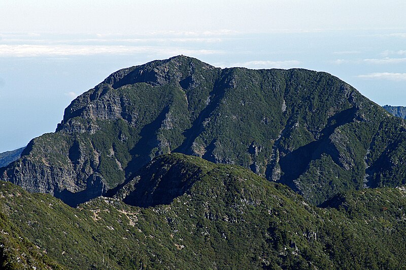 File:HsuehMountainNorthenPeak.jpg