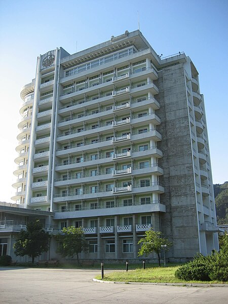 File:Kumgangsan Hotel (5063895072).jpg