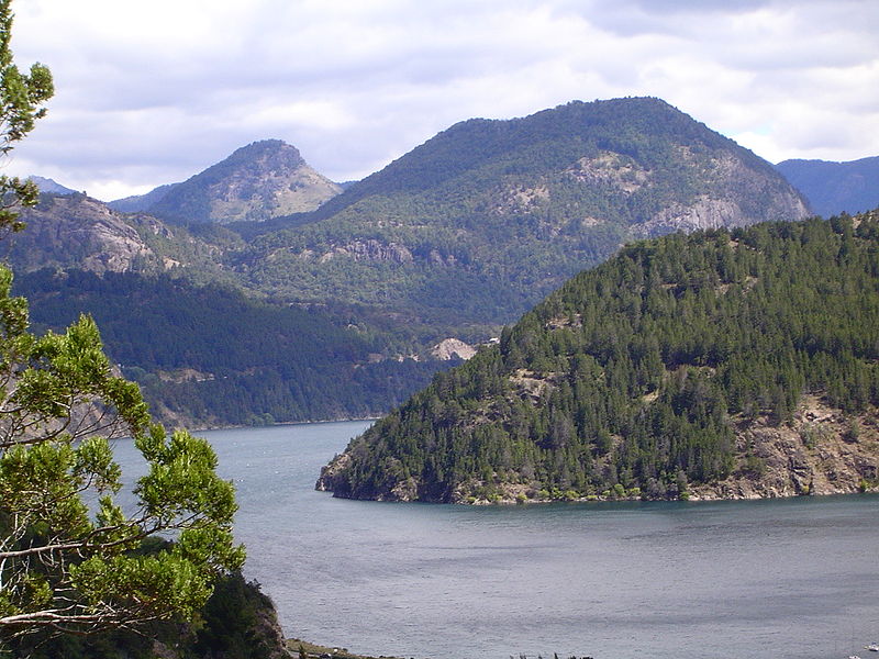 Archivo:LAGO LACAR.JPG