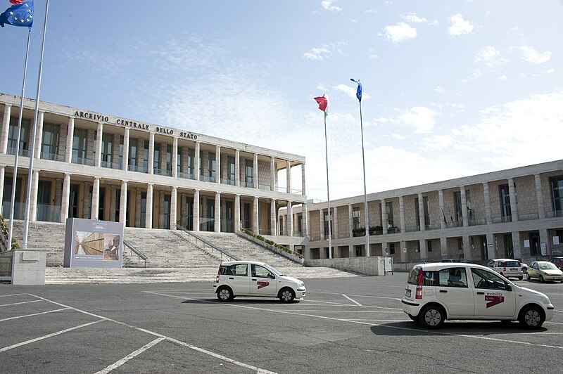 File:Piazzale degli archivi.jpg