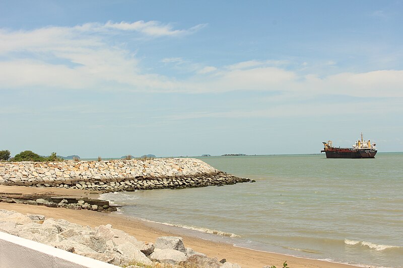 File:Sea side of Melaka.jpg