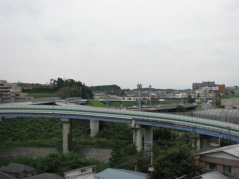 File:Shin Hodogaya Interchange 01.jpg