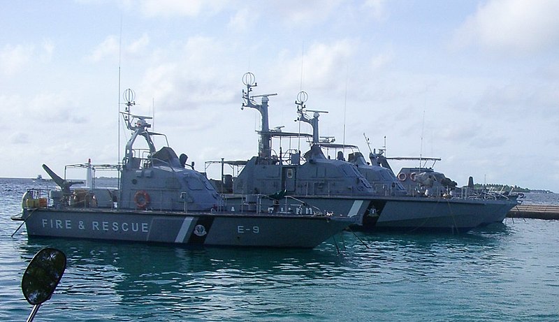 File:Maldives-vaixells de bombers.jpg