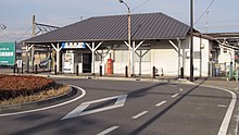 Tobu-railway-TI53-Yabuzuka-station-building-20141231-145158.jpg