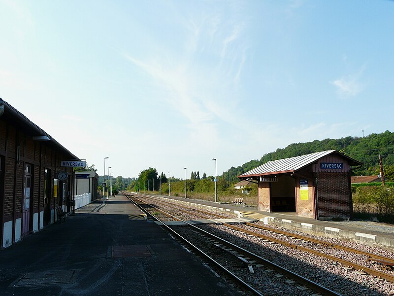 Файл:Niversac gare voies.JPG