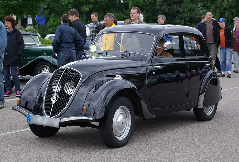 File:Peugeot 202 BW 1.JPG